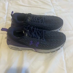 Women 8.5 UNDER ARMOUR HOVA sneakers